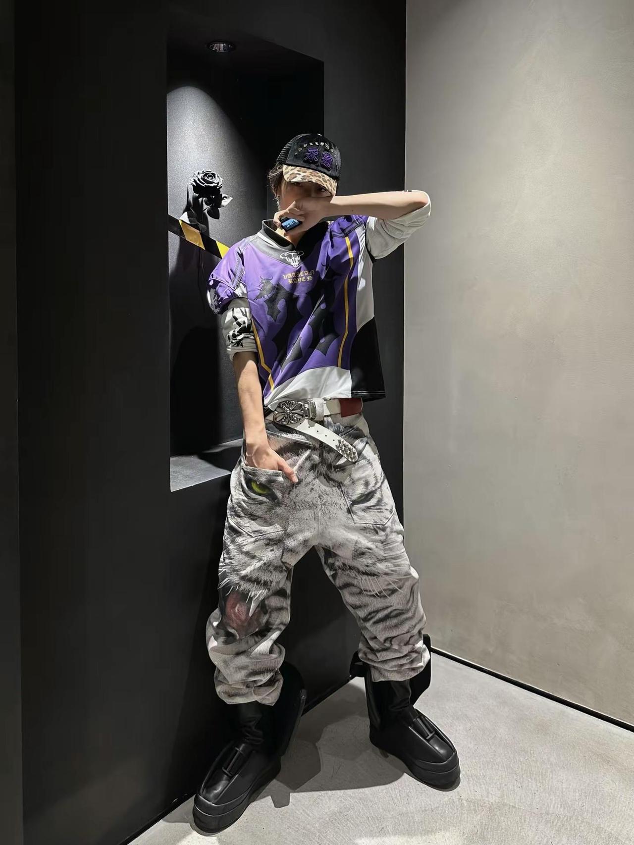 背影很帅的一套。数数我的一身有几处呼应（有奖竞猜）