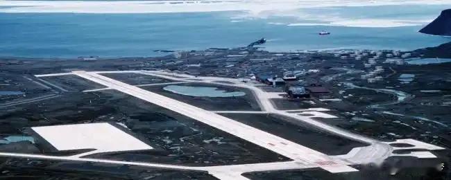 - 战略目标复合性：美国对格陵兰岛的野心超越了单一领域，是安全、经济与航道控制权