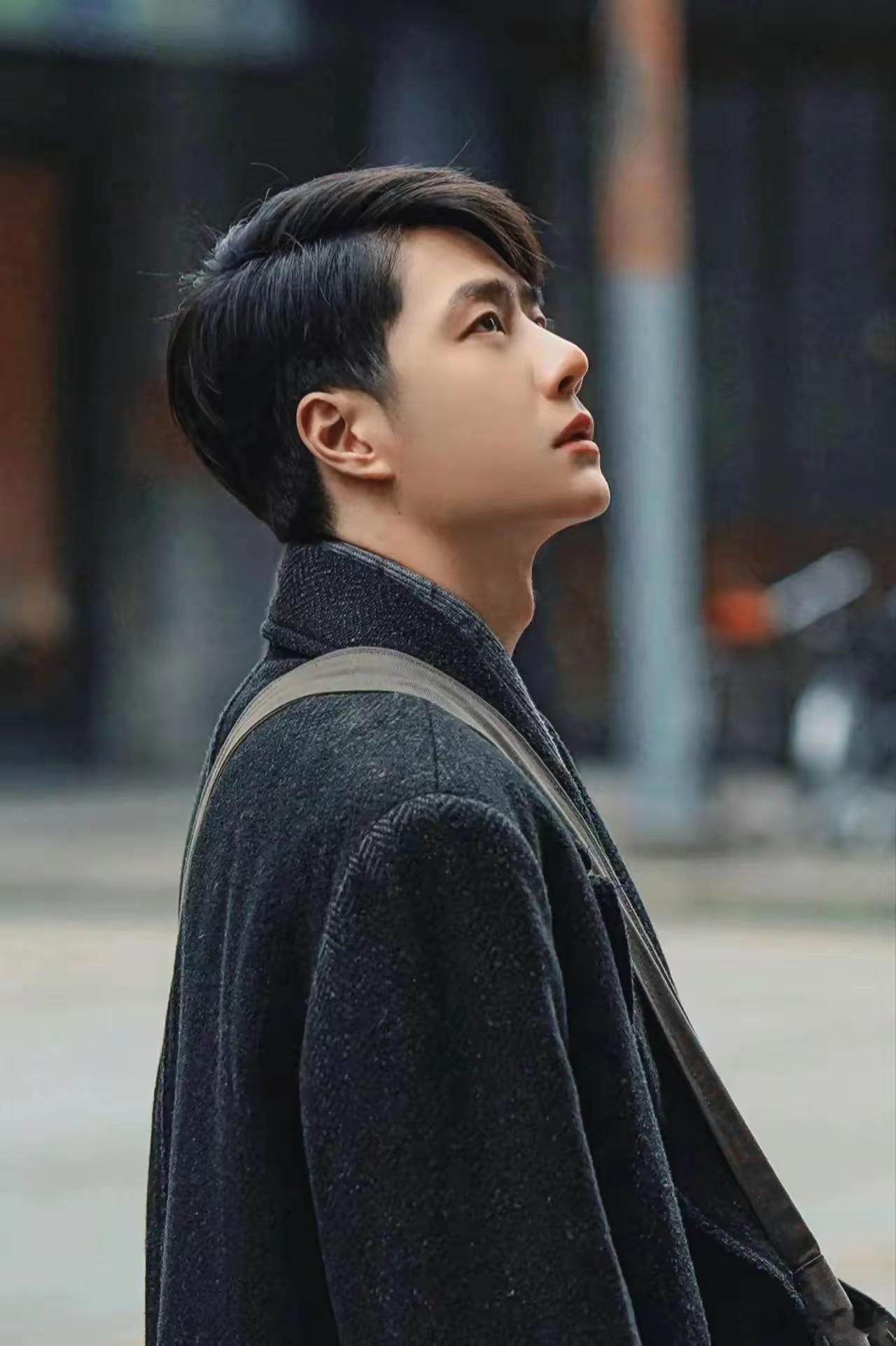 金莲花奖icon是不是专门打脸白玉兰奖icon？不知道，但《追风者》剧组背刺白玉