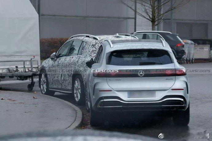 随着二胎家庭的增多，大家对六座、七座车需求越来越多了。近日七座版奔驰 GLC E