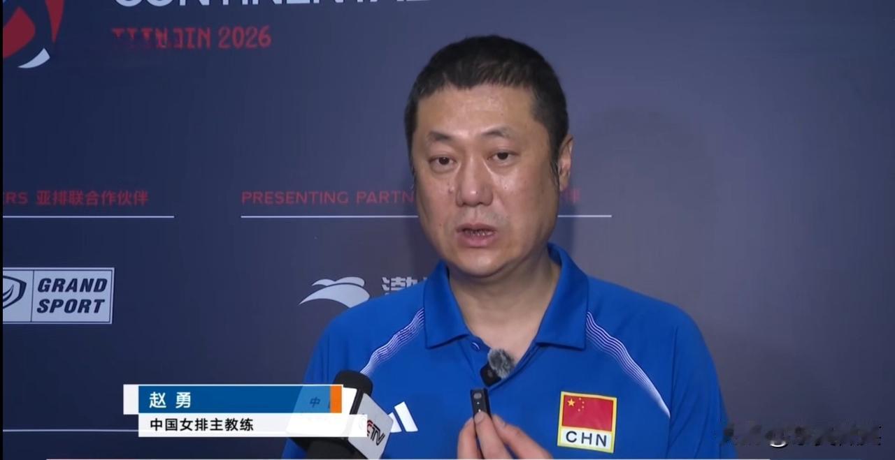 女排主教练赵勇赛后在场边接受了央视记者的采访，他说，
今天队员们的表现是值得肯定
