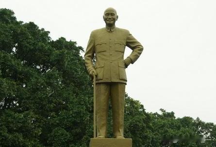 蒋介石想魂归故里，大陆留了余地，民间却炸了锅——不是不讲情面，是血债不能一笔勾销