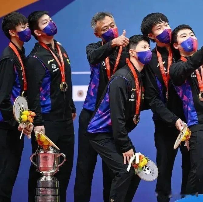 关于刘国梁和马琳是否应该为中国乒乓球队（国乒）的现状负责的问题，我们可以从几个角