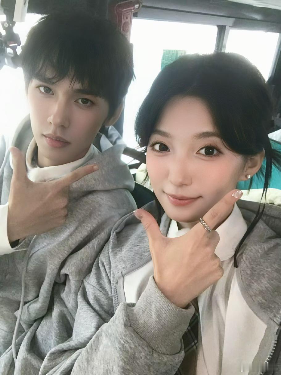 愉阳cp有自己的冰湖重生真的越看越有宿命感，张照愉和胡祎阳气场太搭。一场小意外拉