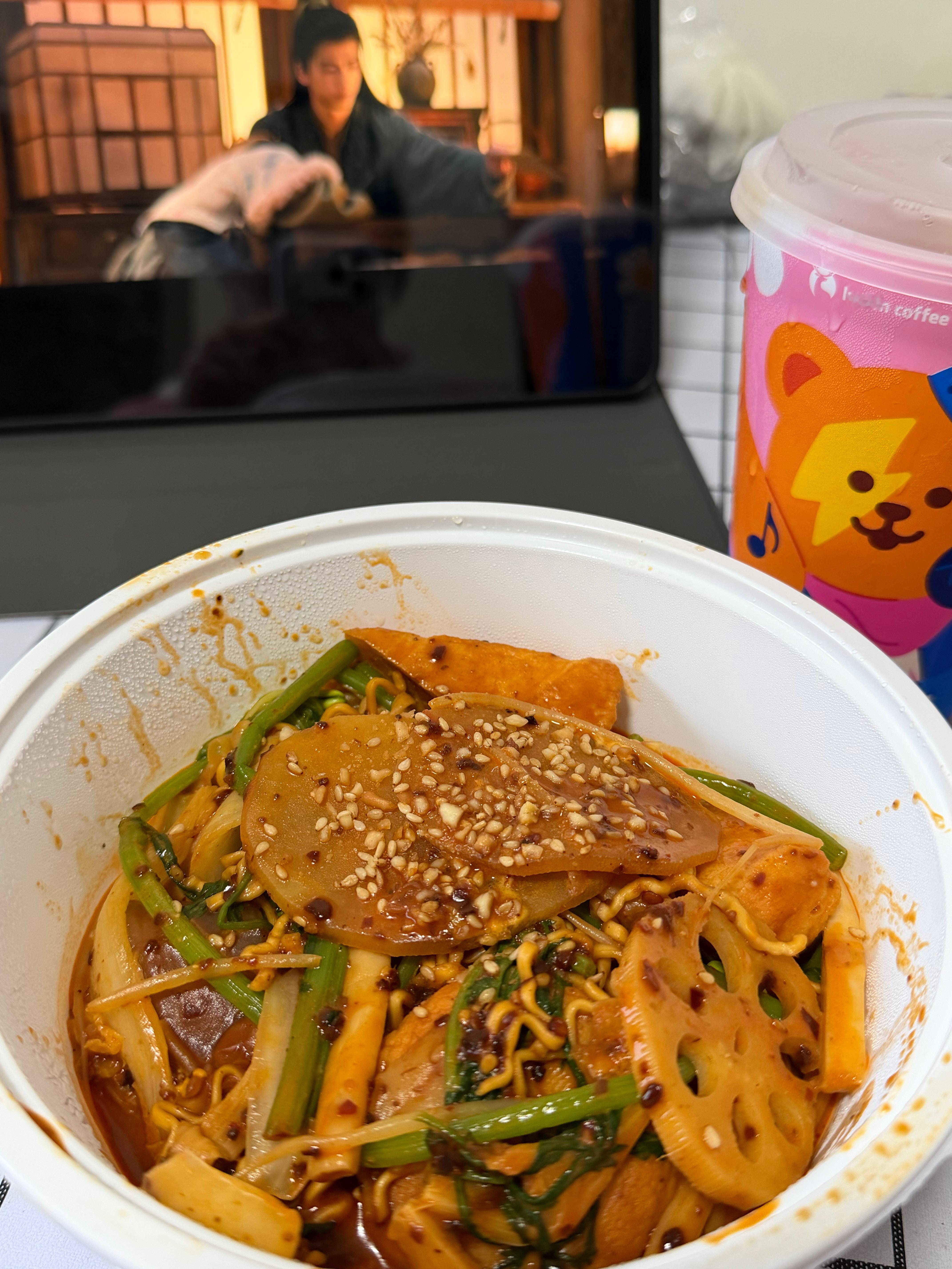 美味李海龙麻辣拌😋美味瑞幸苹果c美式😋美味逐玉😋生活手记