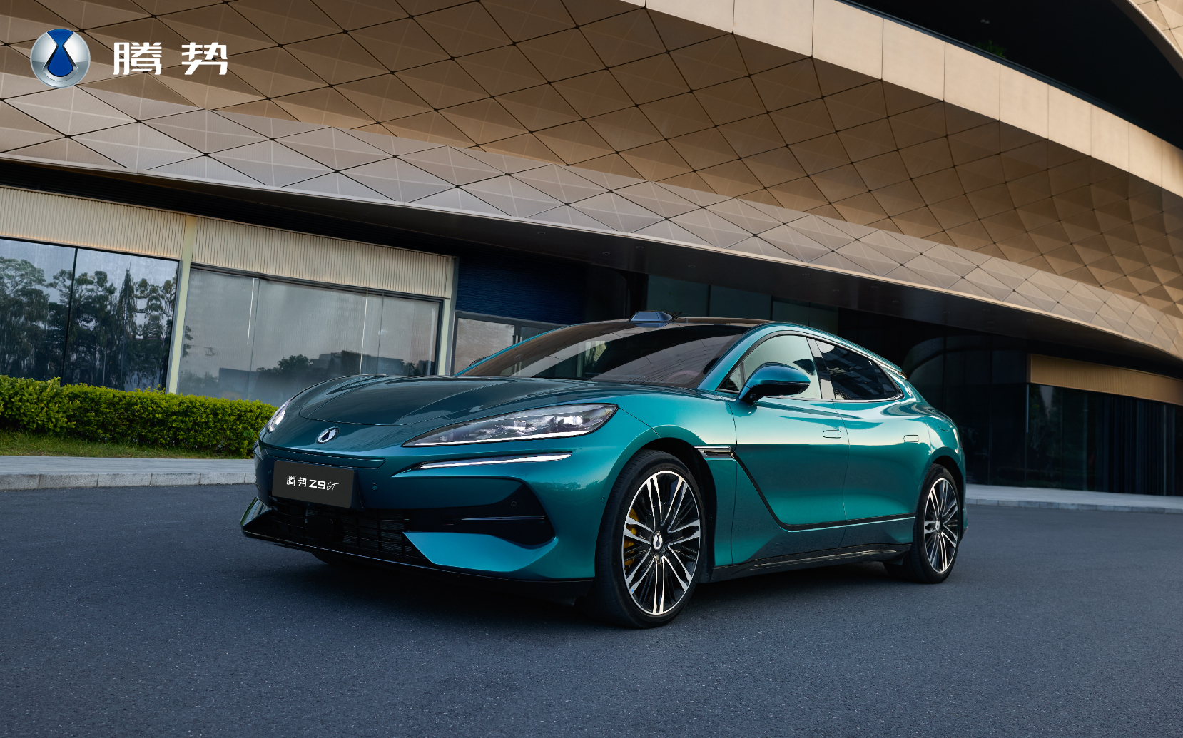 全新腾势Z9GT熔岩红内饰曝光 新款腾势Z9GT熔岩红安排上了！这车外观没毛病，