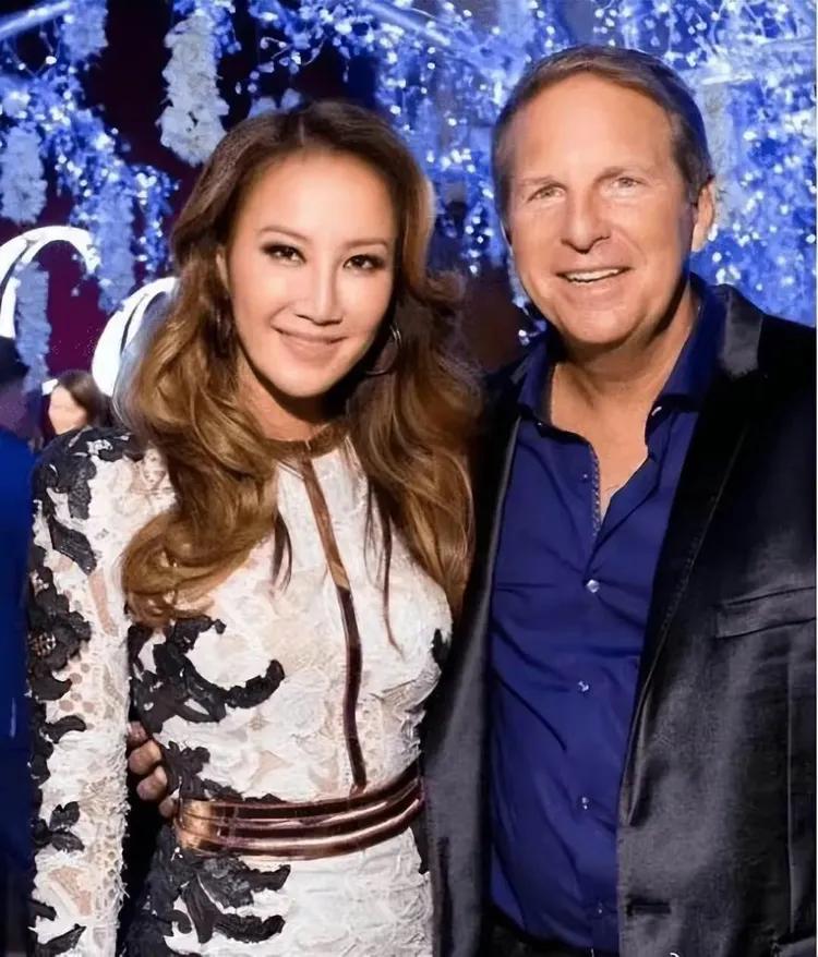 为什么李玟宁可去死也不离婚呢？

你是因为爱他，不想离婚才在办理离婚手续之前自杀
