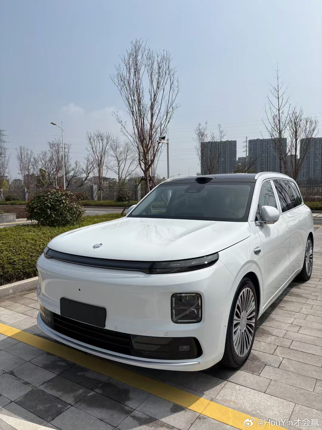 这台零跑我第一眼是理想第二眼是问界M8第三眼是零跑… 