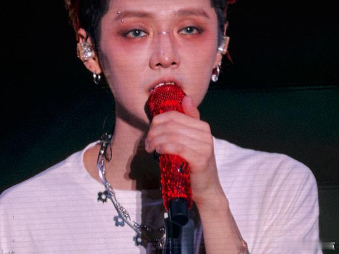 阿乐星愿跨年云盛典  2024循环播放的一首新歌  在gapday表演的这首《f