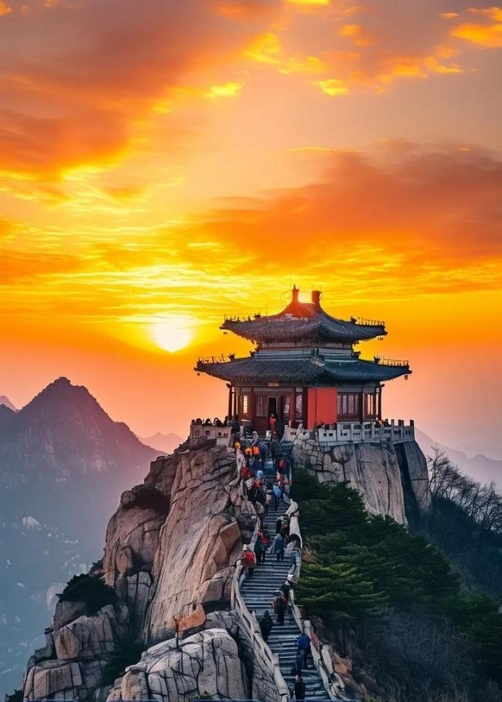 昨晚在路边摊一面馆吃面，对面的一大个子吃得是满头大汗，引来众人阵阵笑声，一问是山