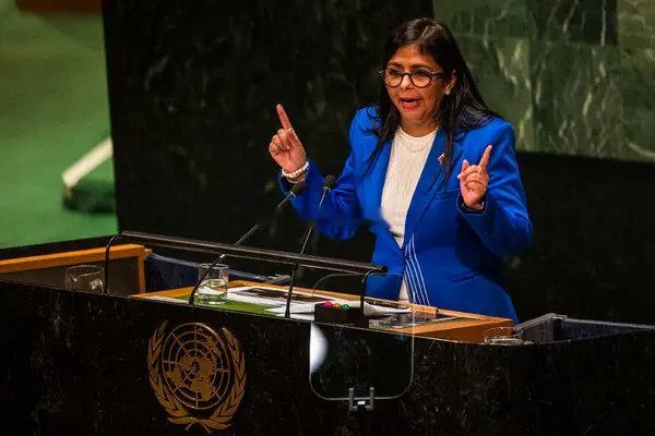 委内瑞拉副总统代行总统职权当地时间1月3日，委内瑞拉宪法法院裁决，命令委内瑞拉执