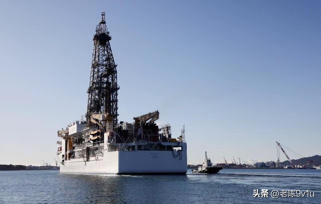 日本号称发现海底稀土 中国
淡定回应
日本因中国稀土出口管制，宣布南鸟岛深海试采