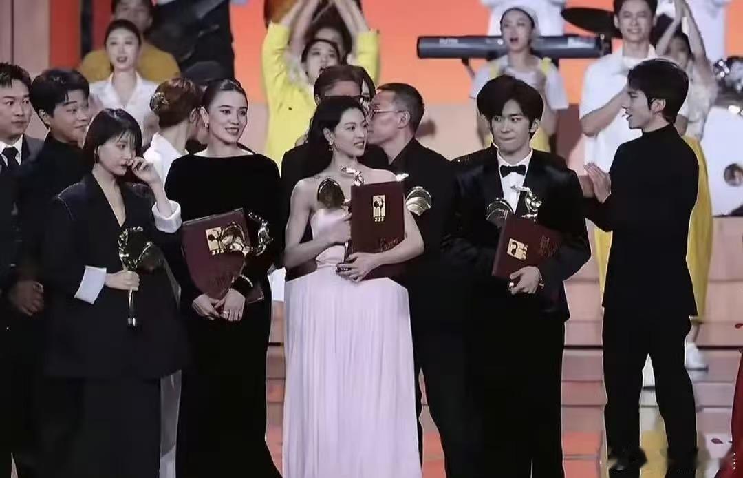 钟楚曦再陷金鸡c位风波，你咋看，鹅鹅鹅 