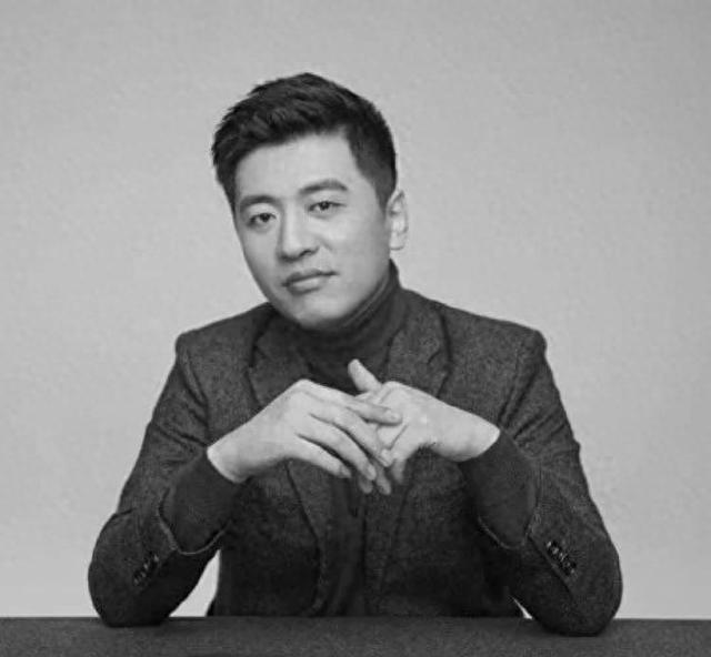 又一个八零后倒下了，峰学蔚来创始人张雪峰因心源性猝死抢救无效，于2026年3月2