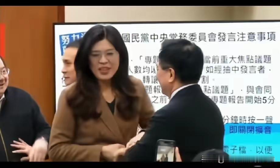 入狱前获最高荣誉！蔡正元喜提勋章，郑丽文这波操作太圈粉
 
谁能想到？被判3年6