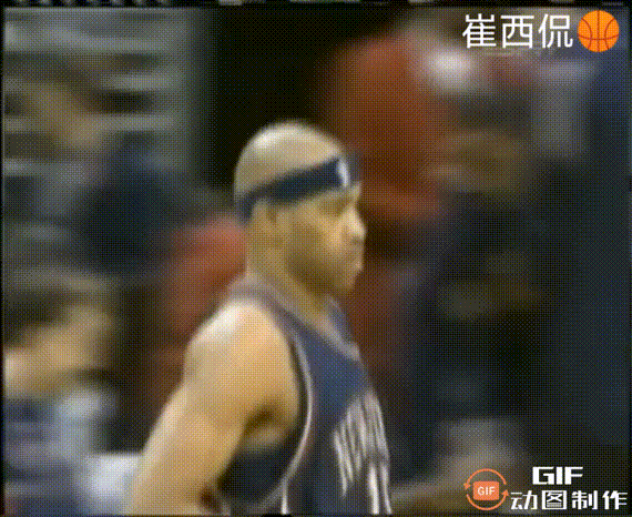 当科比激怒了卡特之后……
飞人的回应，就是在篮筐上解决问题！
两位弟弟的心思，大