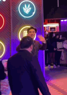 #朱开回应RNG陌生# 不知道朱开今晚发视频要说写什么，但有点小期待了，全是效果