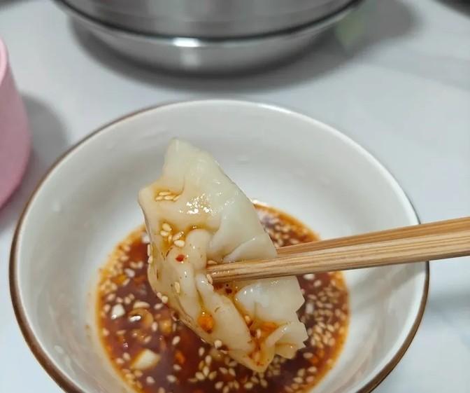 一道调料碗，道出了现代家庭的代沟难题 😓
现在的年轻人讲究卫生没错，但是否太过