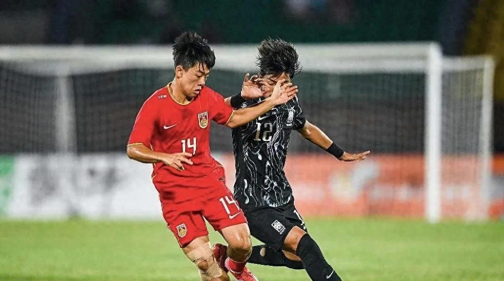 2-0小胜澳大利亚，和日本U17会师决赛。邝兆镭场上表现亮眼，小组赛缺阵影响巨大
