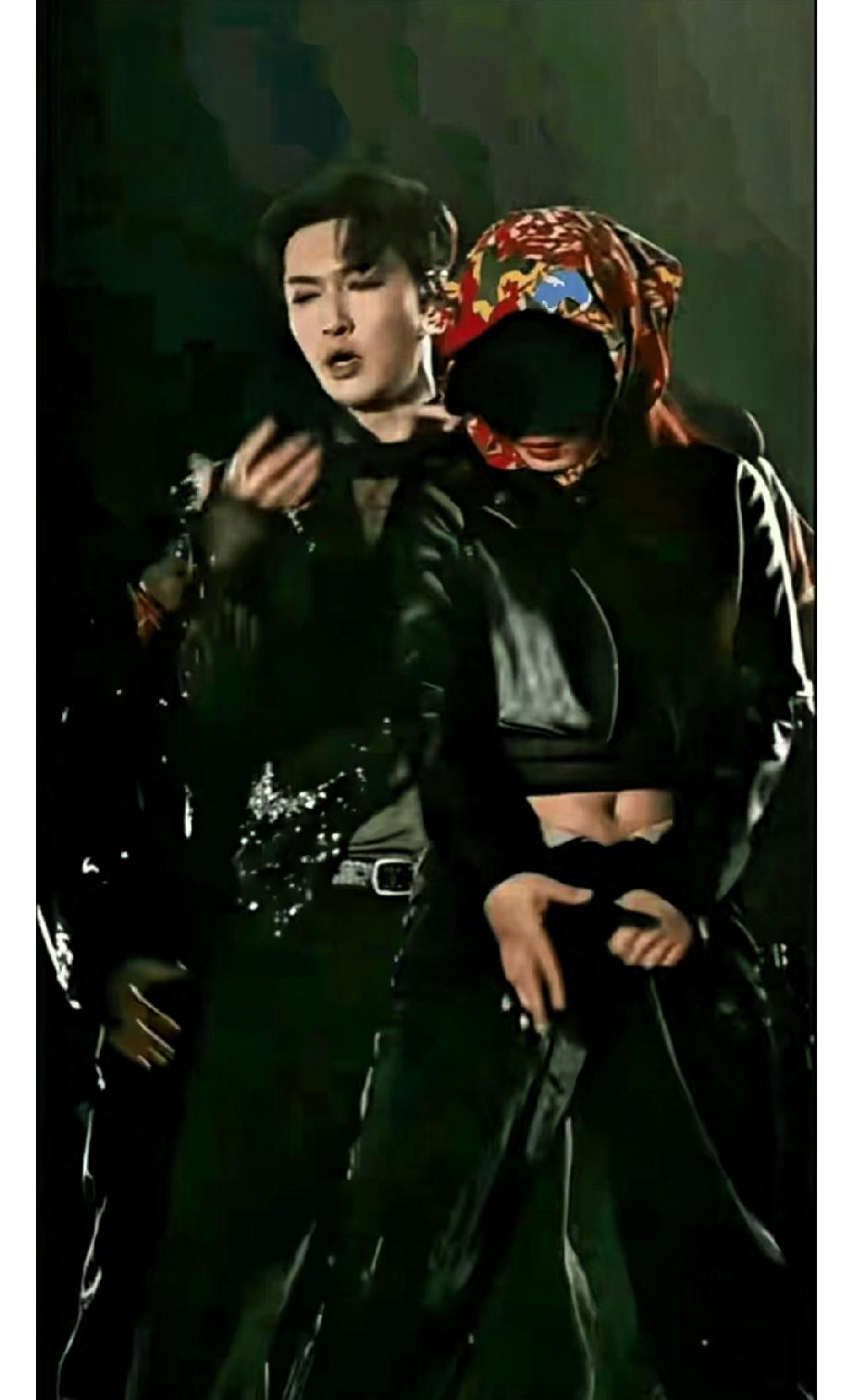 张艺兴演唱的《大花轿》明明可以封神，却因为多了这两下掏裆的动作，让人大倒胃口。