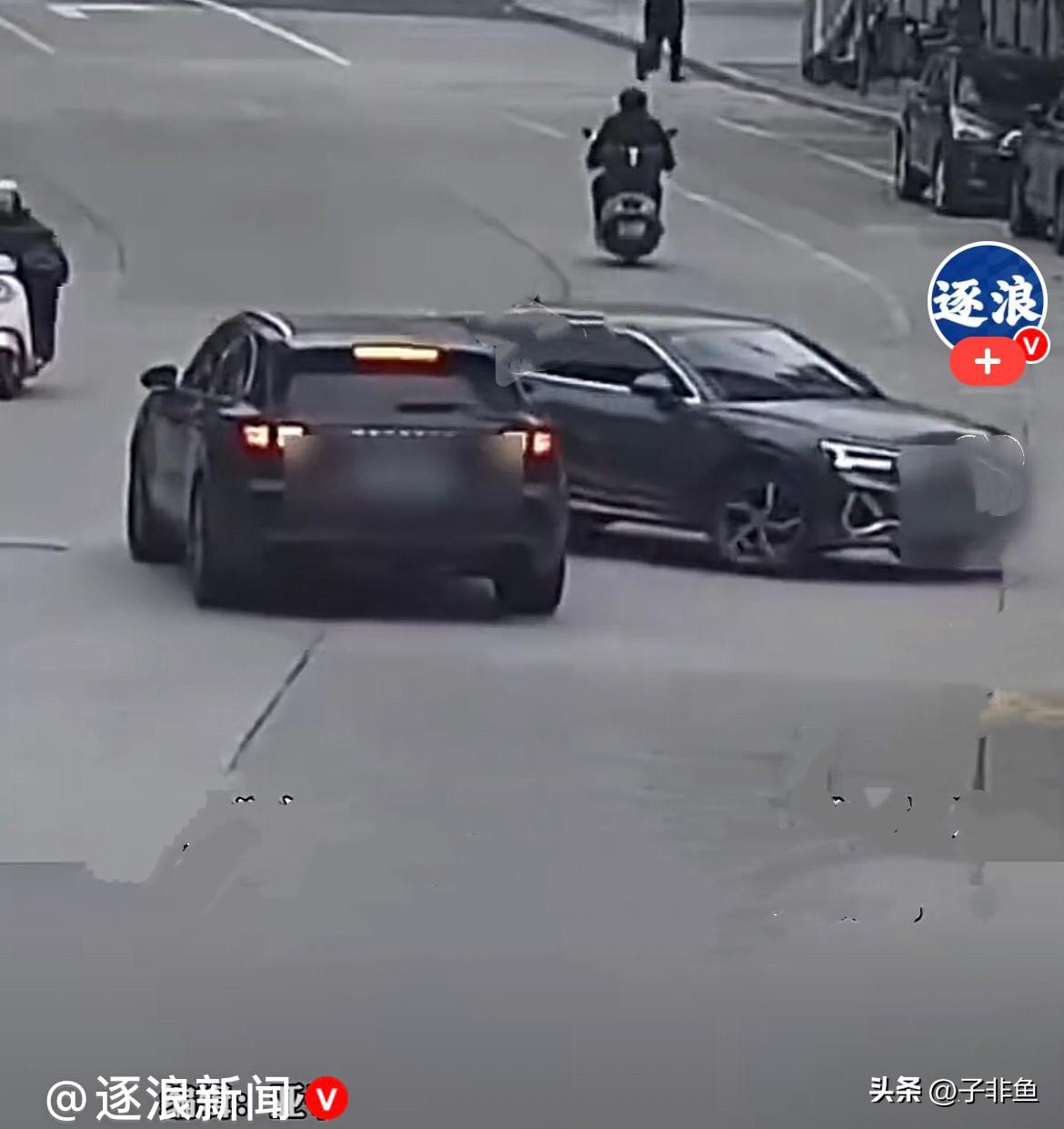 近日，早上7点多，蒋女士送完孩子上学，返程路上和别的车发生碰撞，交警一过来就闻到