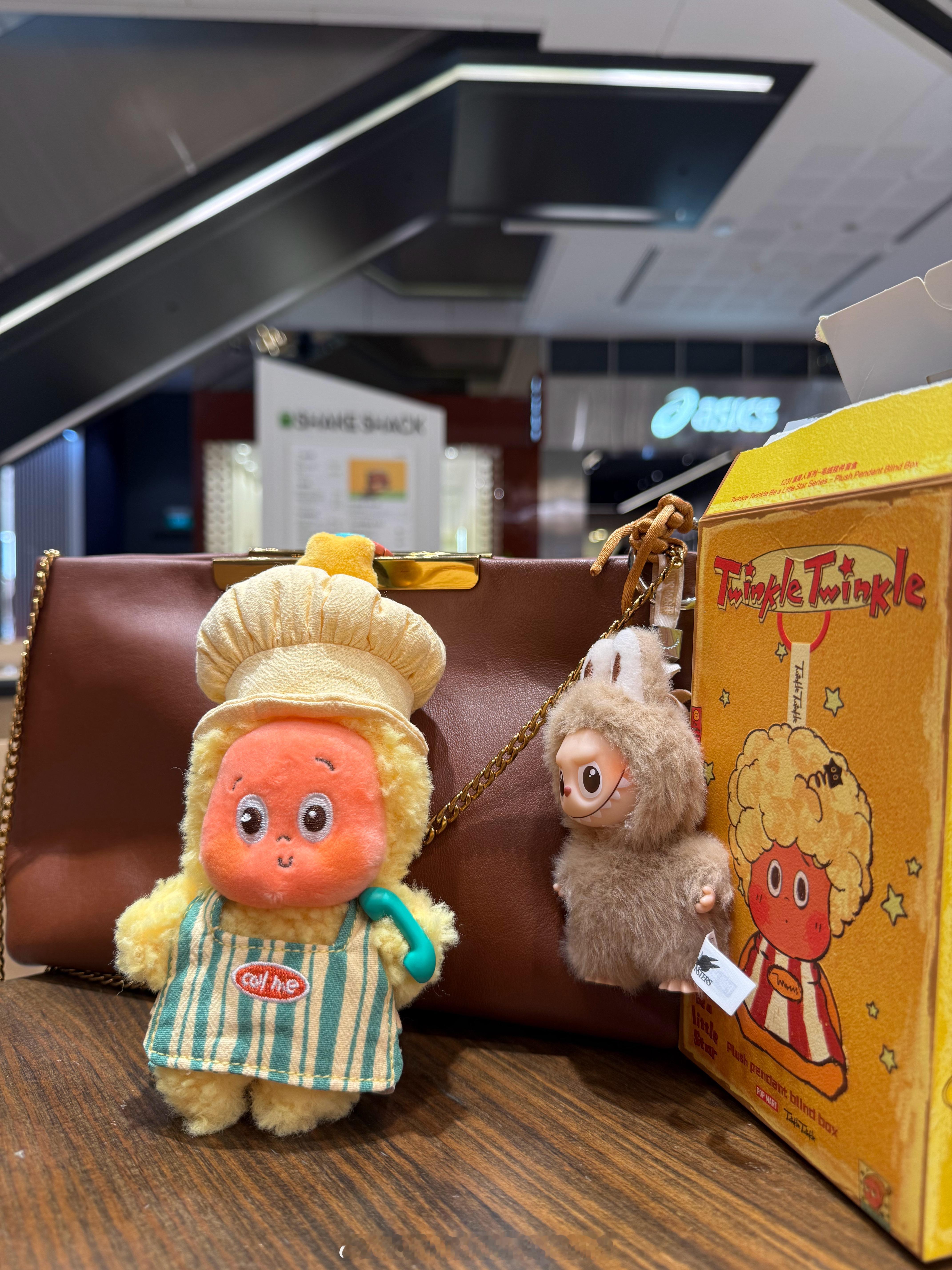 又路过泡泡玛特，端一盒，开到喜欢的星星人小厨师Call me