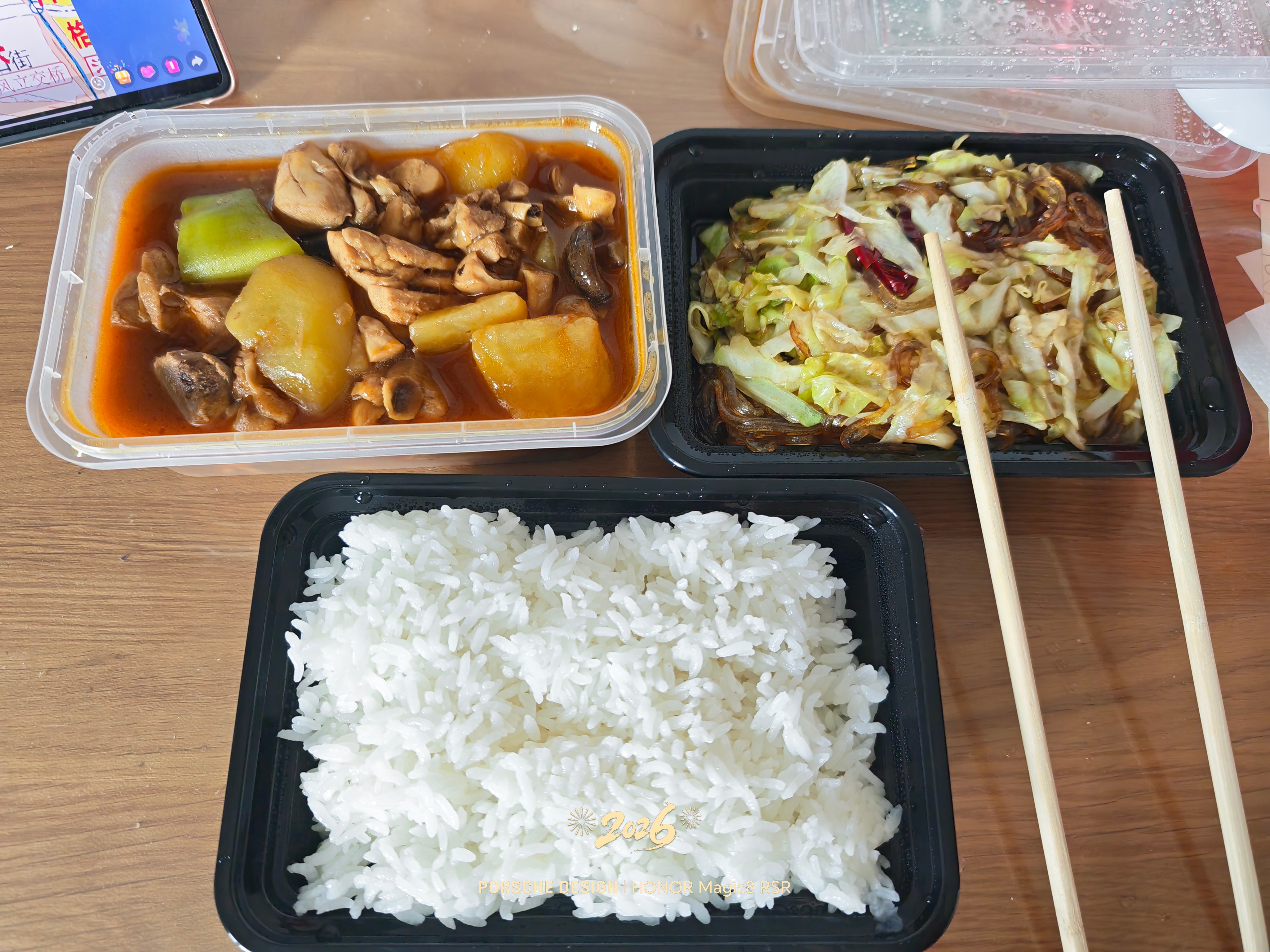 在家吃饭可以懒到什么程度直接点外卖吧，用外卖的饭盒、外卖的筷子，吃完了之后统统扔