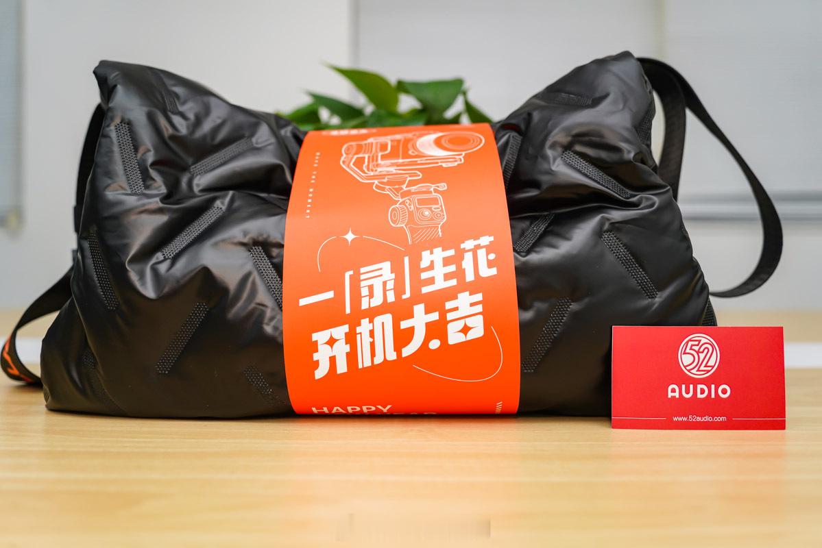 感谢#hohem 浩瀚 的新年礼盒祝大家新的一年龙年大吉[好运超崽] 一路生花，