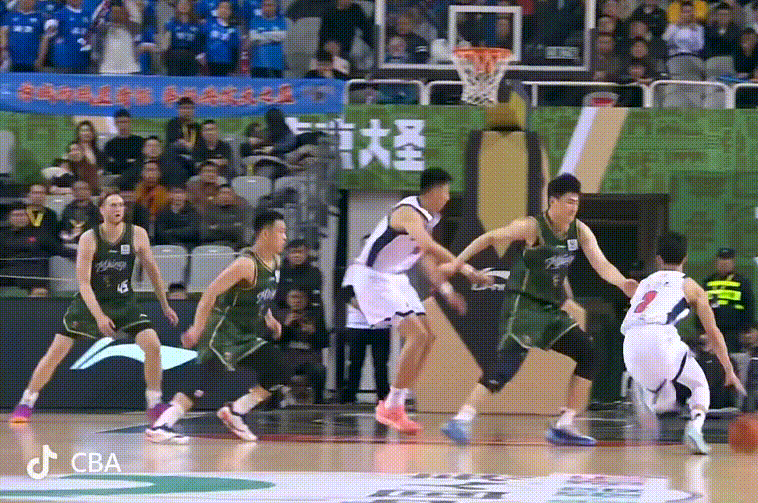 广东男篮客场击败同曦男篮：郭昊文复出焦泊乔怒砍两双！
1月13日晚间，广东男篮做