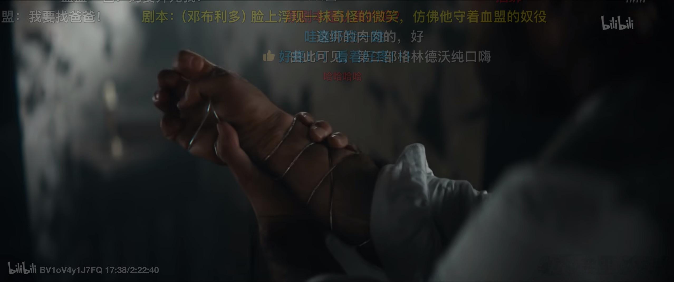 我有一个问题哈，这个血盟在身上戴着是个什么构造啊，怎么又绑手又绑脖子的。如果按照