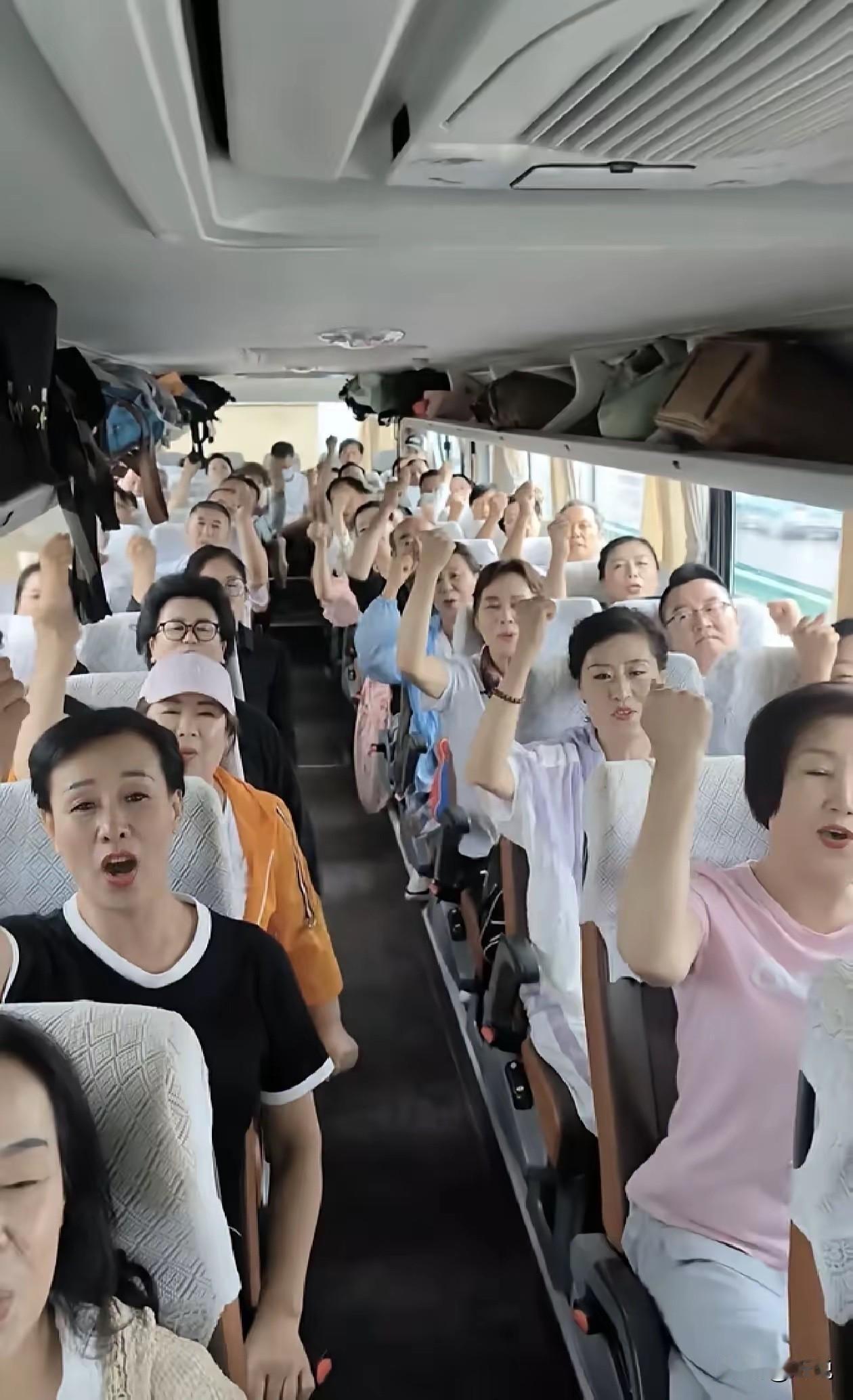 退休后理想的生活，每月退休工资2000可以考虑出去旅游吗
