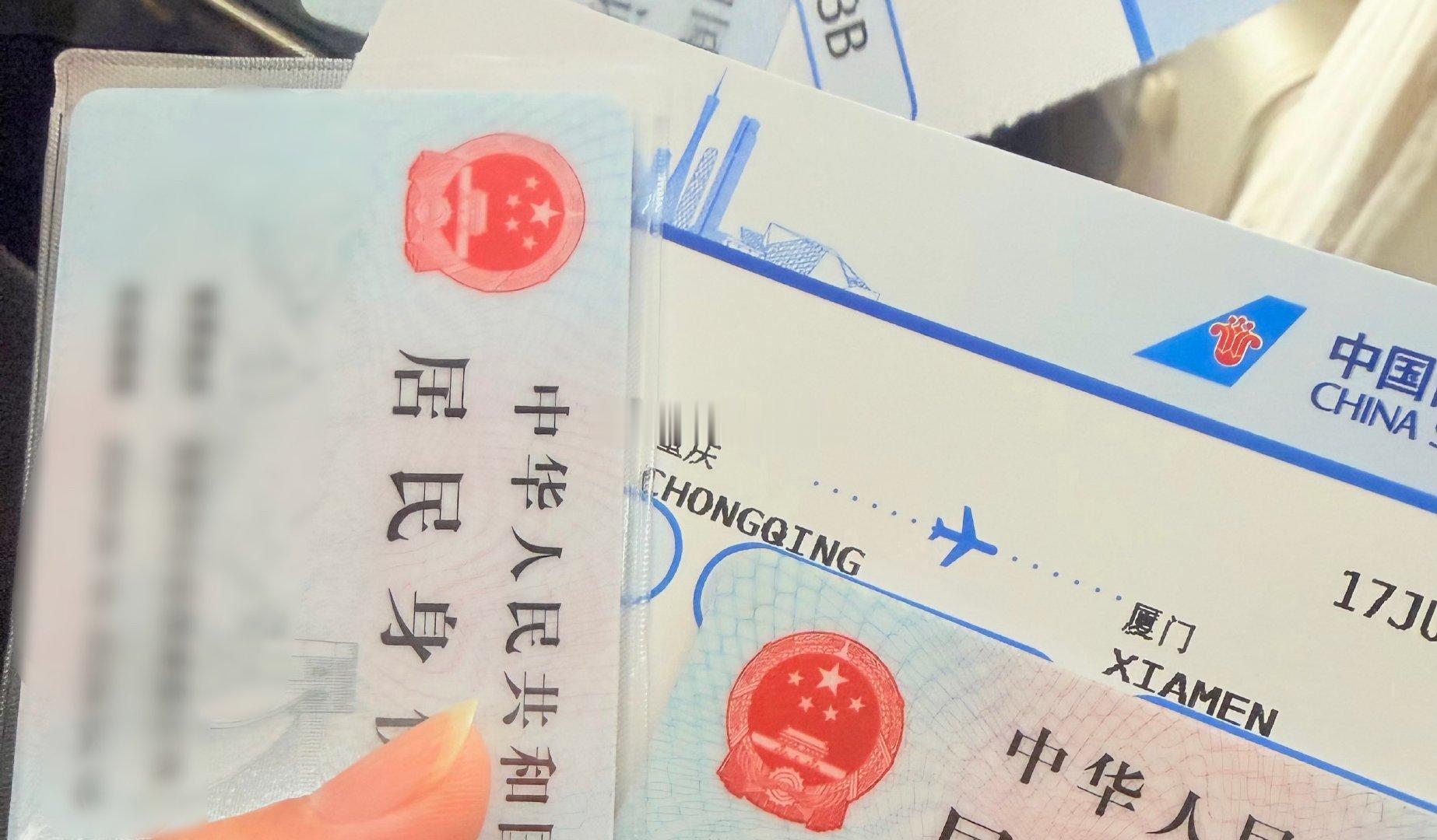 行李托运🧳，箱子就这么水灵灵的滚出来，😓………………厦门的天气对我们很友好，