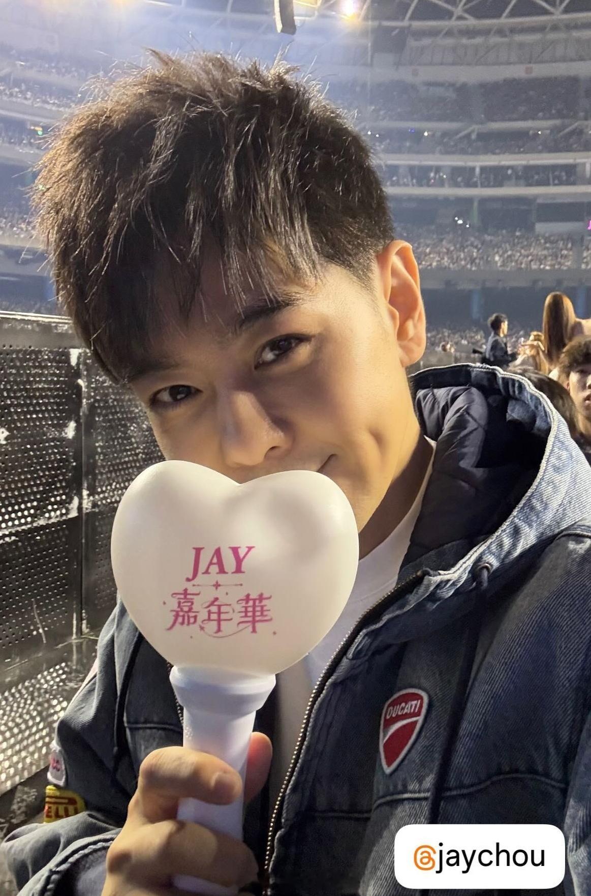 林志颖带娃看周杰伦演唱会  林志颖9岁儿子近照 林志颖带儿子看周杰伦演唱会 