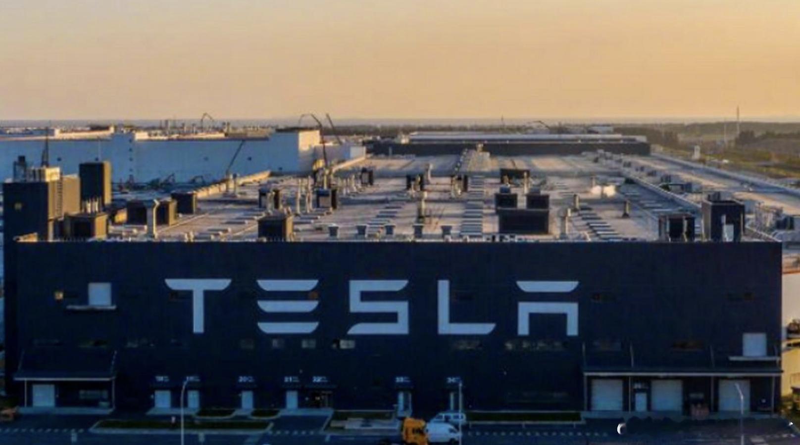 特斯拉11月上海工厂交付12月2日，中国汽车流通协会乘用车市场信息联席分会发布的