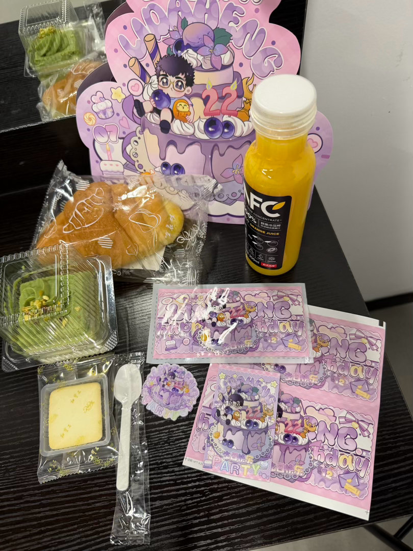 2026kpl夏季赛 谢谢送来的生日应援和甜品🍮小🦔提前祝选手生日快乐呀！！