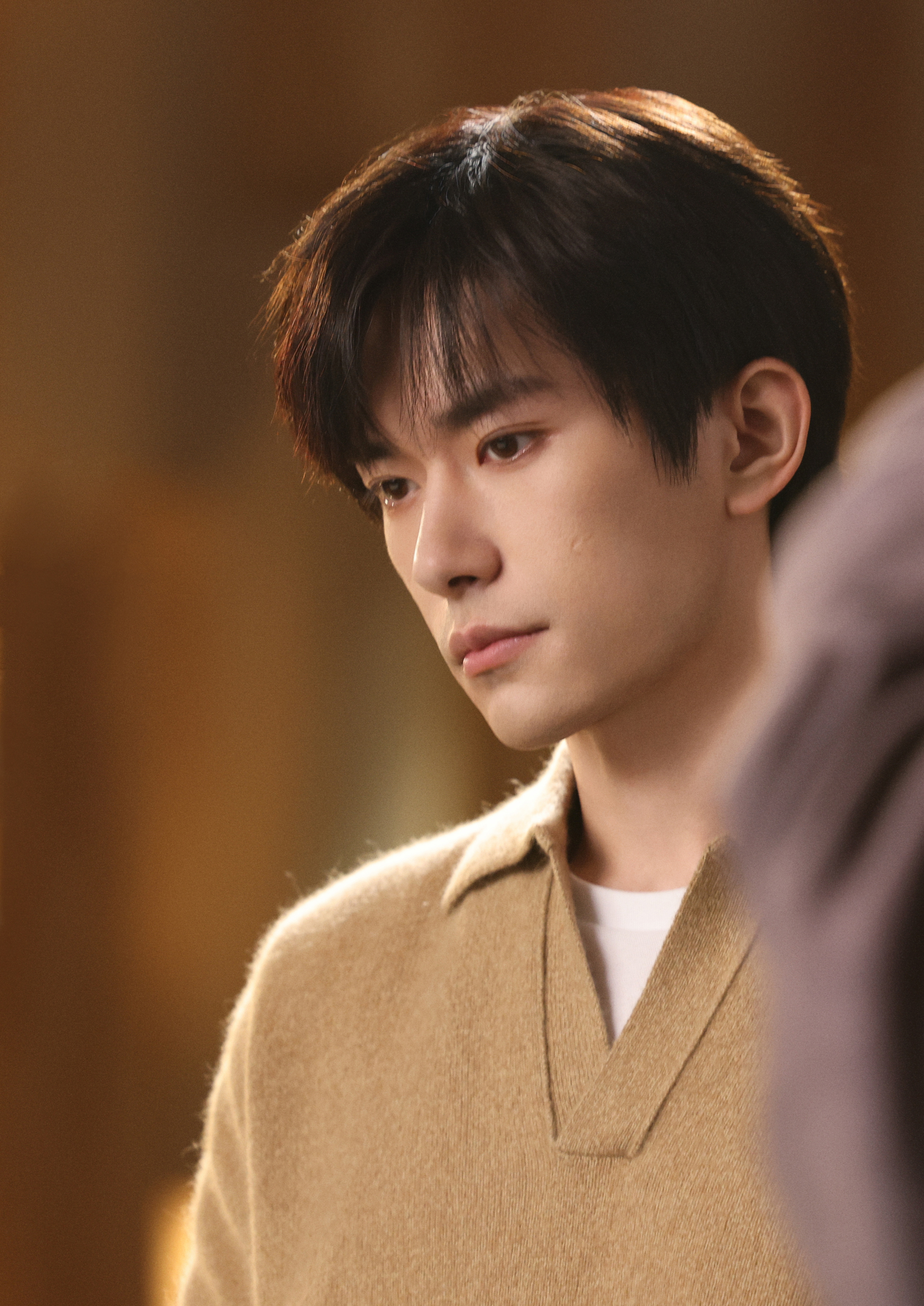 易烊千玺 献唱残特奥会会歌《共赴山海》，“穿过黑夜的，总是最亮的那束光。” 