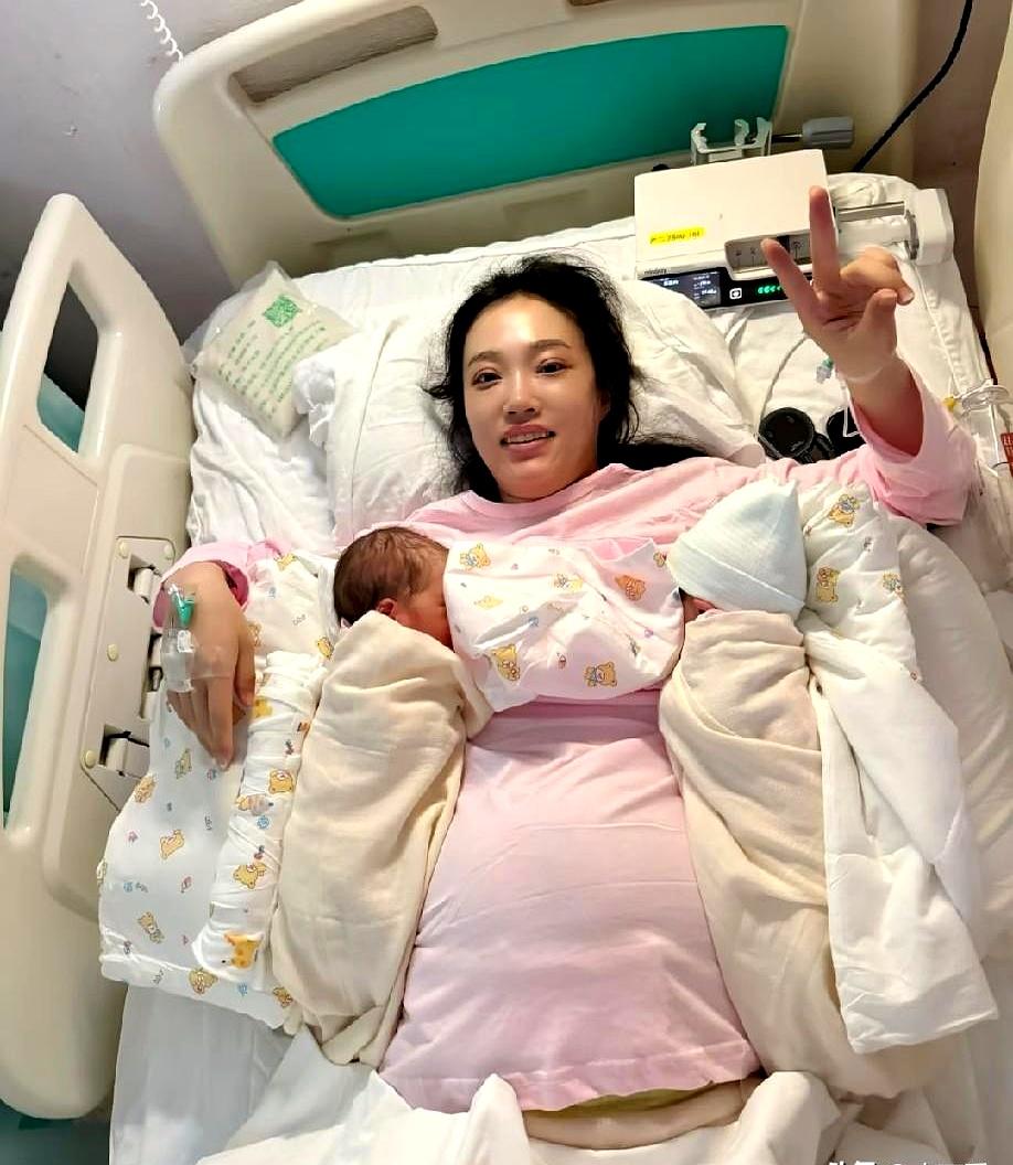 你敢信？
产检单上写着“双胞胎”，你却跟婆婆说“一儿一女”——结果生出来是龙凤胎