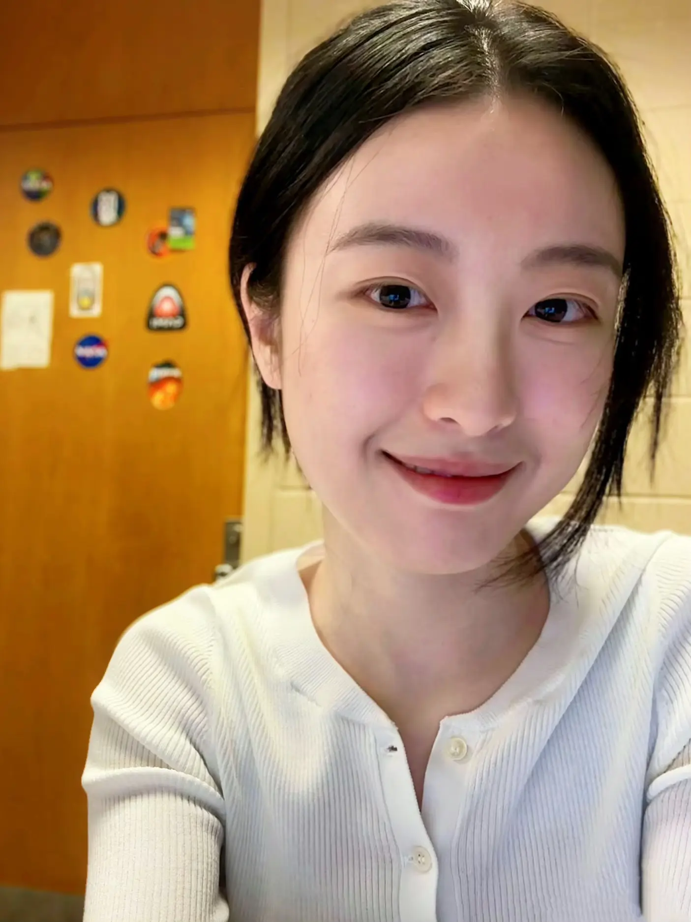 这一生要学会比任何人都更心疼自己 纵是素日浅淡 也愿你我 随缘而聚 惜人爱己.