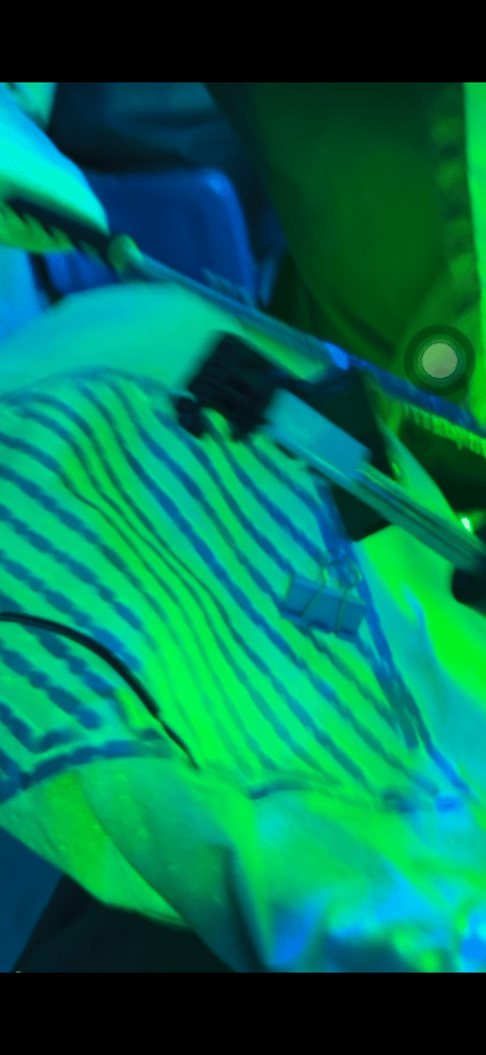 王俊凯粉丝直接冲过去撕丁禹兮粉丝的灯牌，这也太暴力了吧 