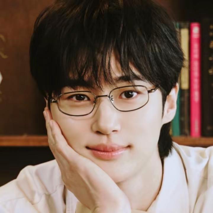 Weverse的头像和社区的图都换啦❗️。萌死了边佑锡weverse 粉丝见面会