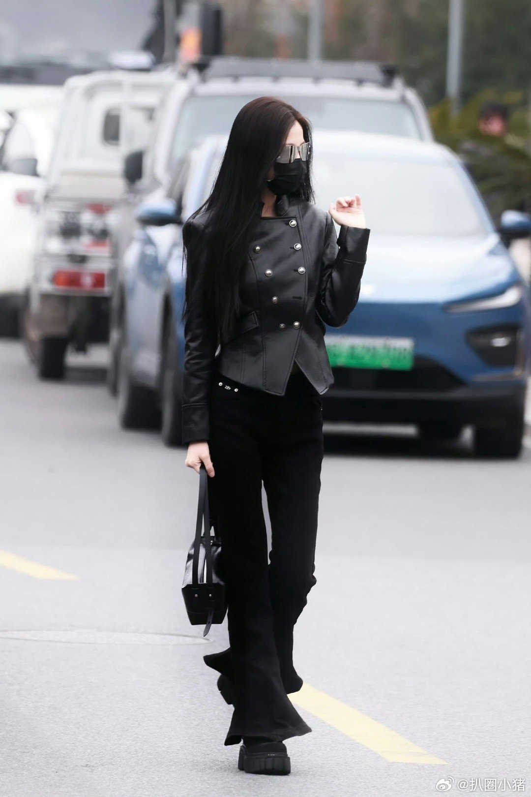 虞书欣《云初令》今日上班路透～完全老公来着虞书欣云初