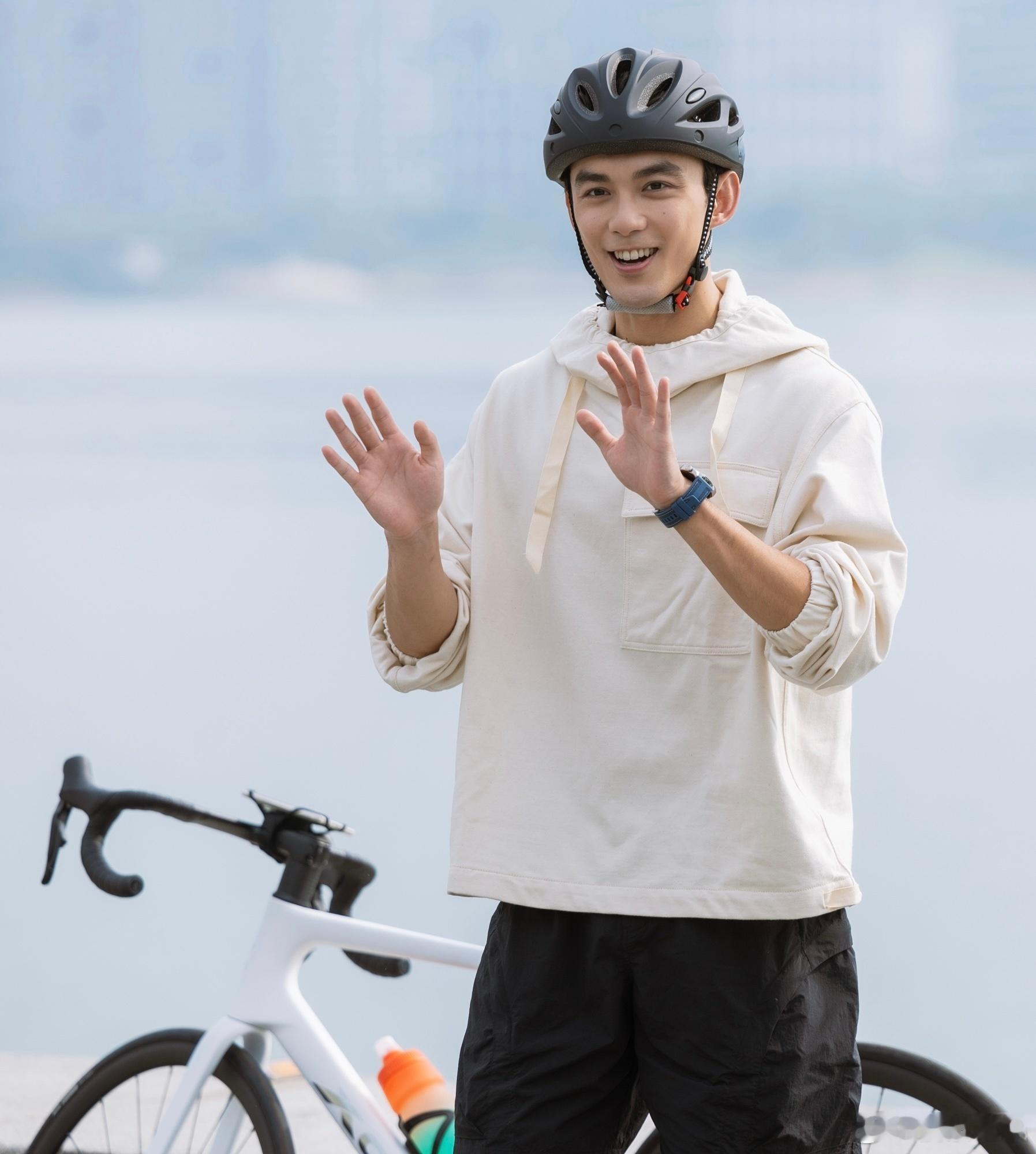 #吴磊男大磊子##想谈一个吴磊# 吴磊的男性魅力真是让人无法忽视，他给人的感觉真
