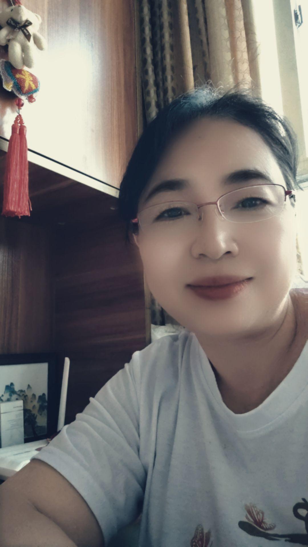 无论生活有多苦涩我依然是欢乐的 独处是一个人的清欢 自己爱自己比谁爱你都靠谱 人