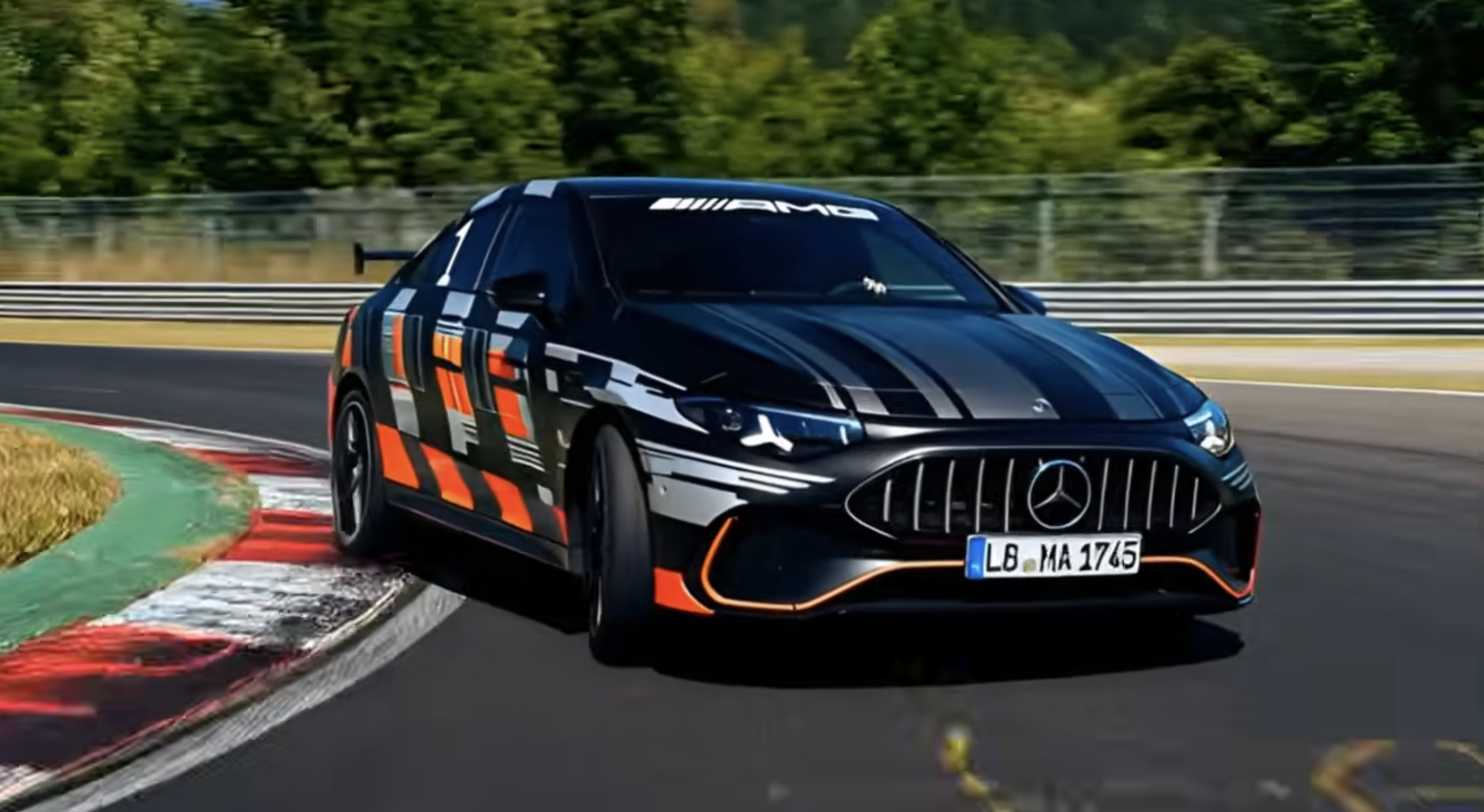 纯电AMG CLA 45，纽北圈速7分32秒070。这台车装备三电机，输出680
