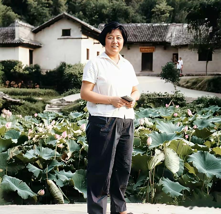 🍁16岁、她就带领乡亲们治沙造林，把荒漠变成了绿洲……
1974年8月，全国劳