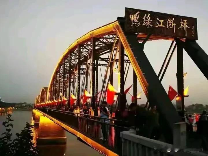 在朝鲜人眼中，世界第一大都市就是–丹东。每一位在丹东打工的朝鲜姑娘的梦想就是能留