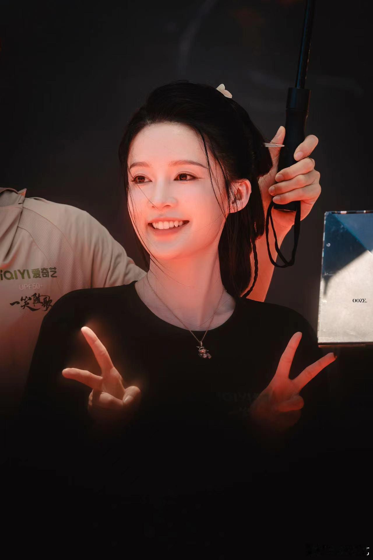 #李沁陈哲远演情侣# Vocal这就很难不期待《一笑随歌》！李沁和陈哲远二人首搭