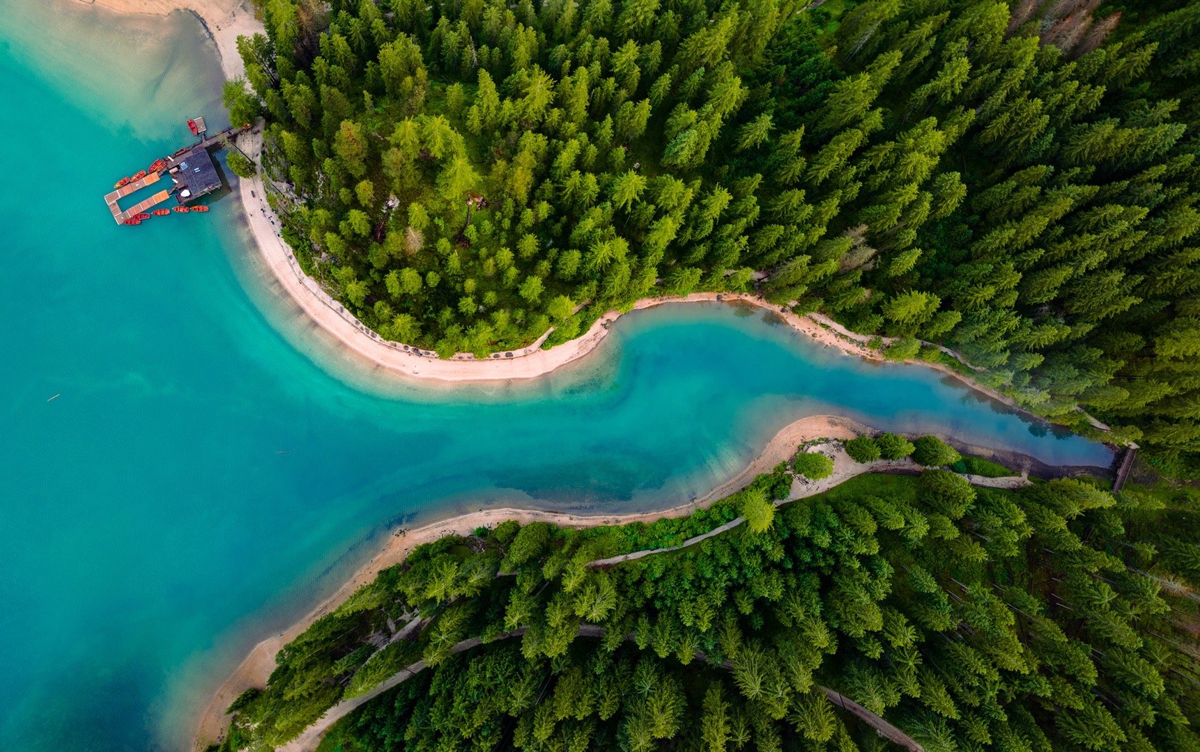 美丽的braies湖景，幸福的一家。 ​​​