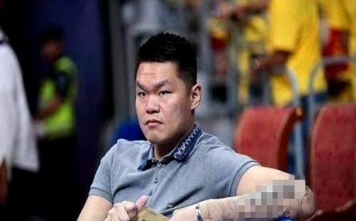 今晚开始，口播得换词。
那句“来看一个球队总经理，下班后唯一的快乐”，随着朱芳雨