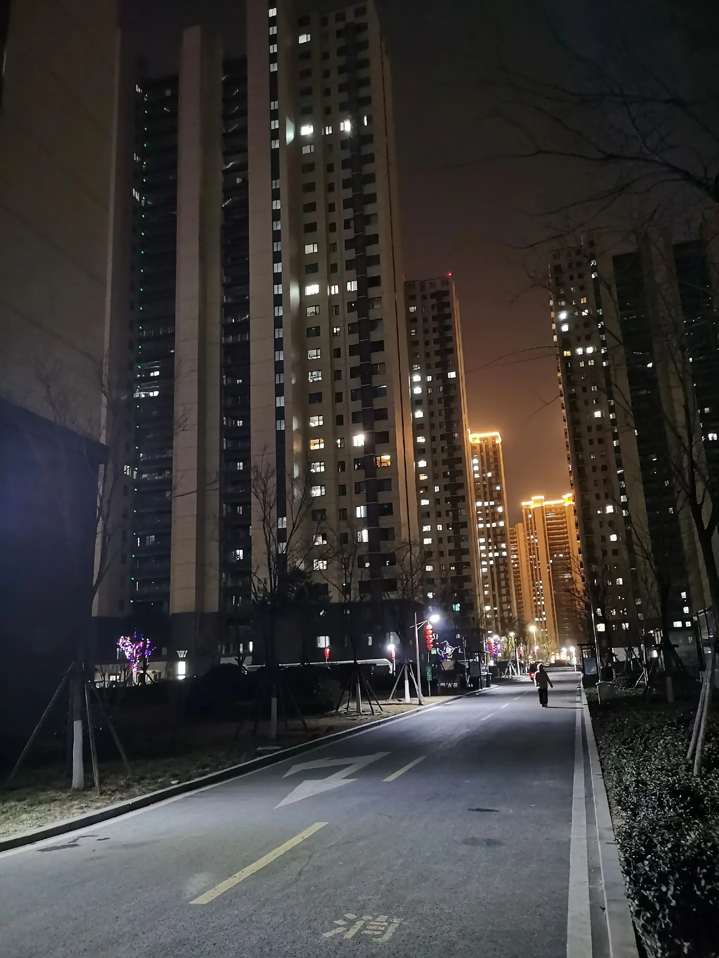“你俩处去呗 一个卸了妆像鬼 一个脱了裤子像小孩儿”